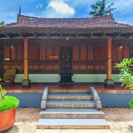 Stayvista At La Riva Heritage Villa With Bicycle Alappuzha 外观 照片