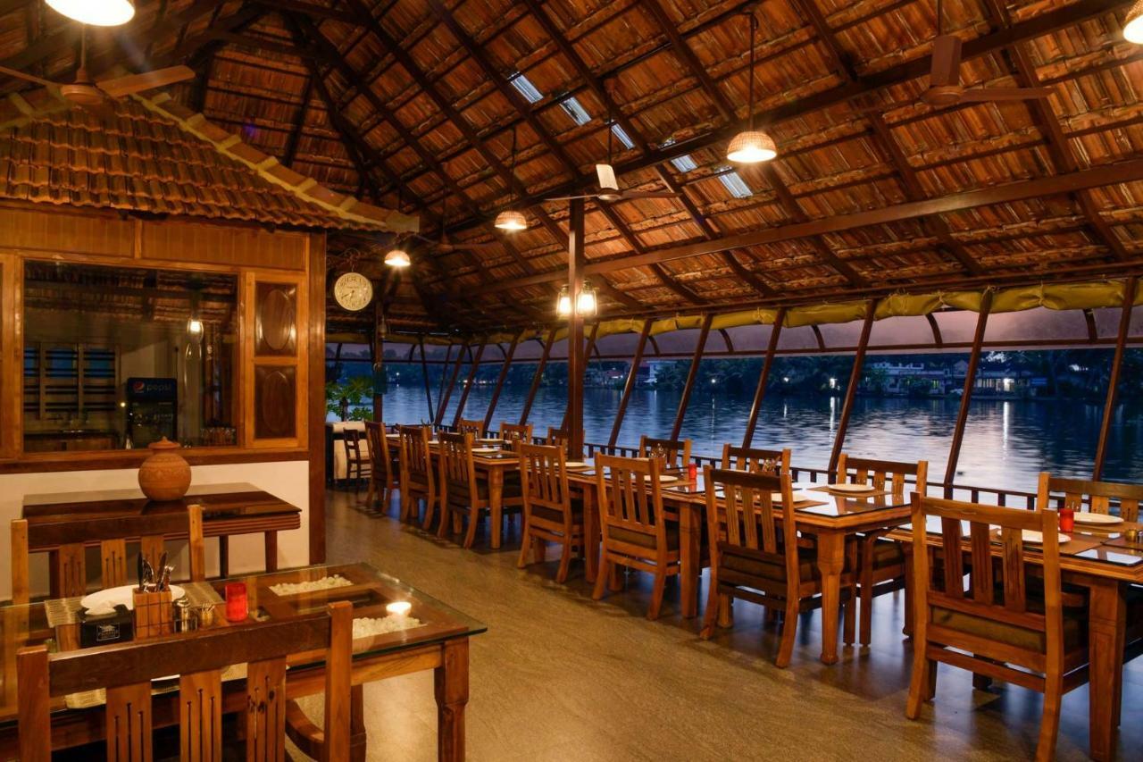 Stayvista At La Riva Heritage Villa With Bicycle Alappuzha 外观 照片