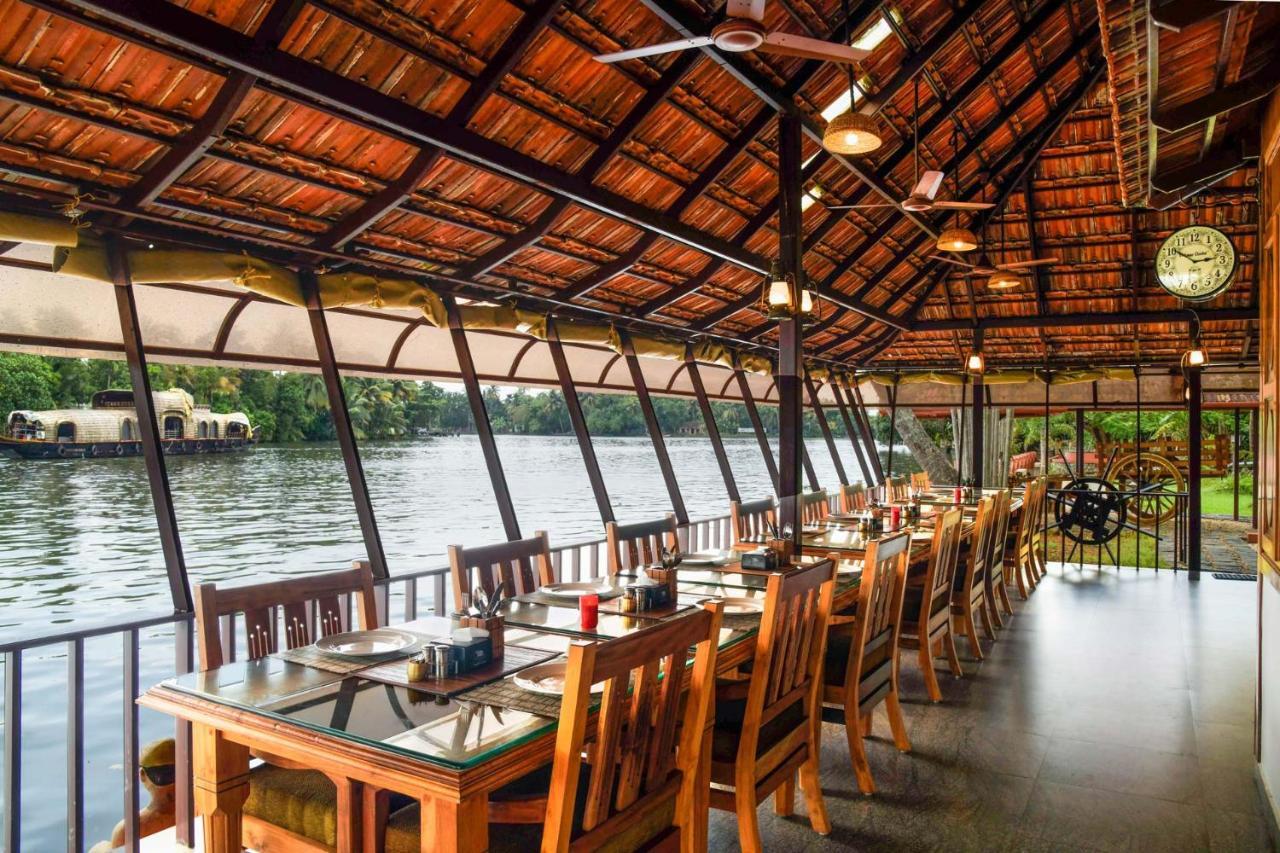 Stayvista At La Riva Heritage Villa With Bicycle Alappuzha 外观 照片